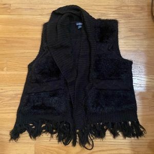 Black knitted vest